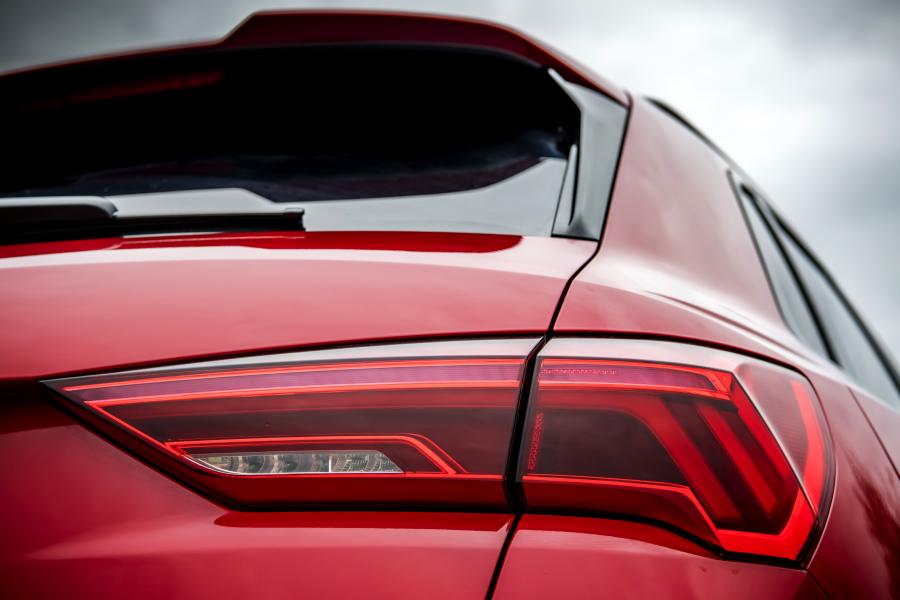 Детали экстерьера Audi RS Q3 2019 года  (UK) (фото 2 из 63)